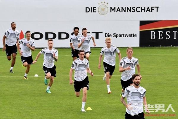 德国7-1轻取U20 门神诺伊尔伤愈复出踢了30分钟