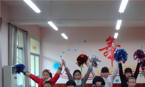 啦啦操花球小学舞 云南大学健美操和啦啦操俱乐部省运会获佳绩
