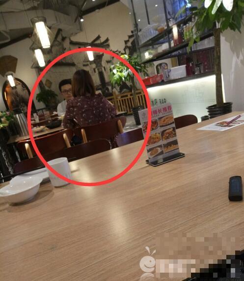 餐厅偶遇马蓉宋喆 网友晒现场照片后评论区爆炸