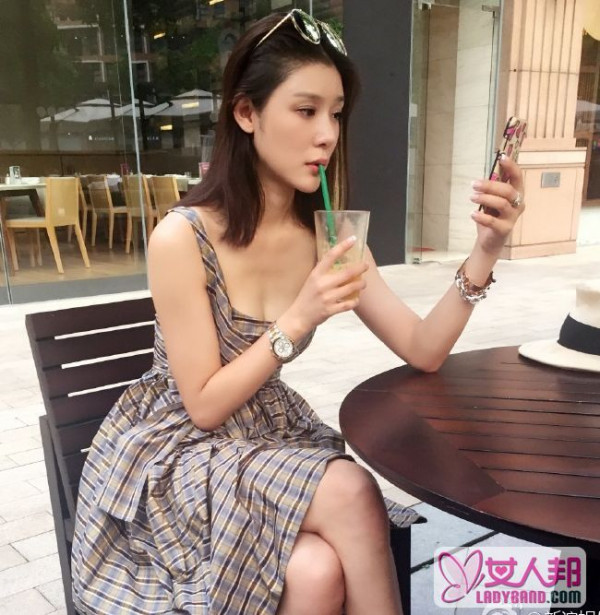 >林丹被爆出轨嫩妹 赵雅淇是09年环球旅游中国小姐冠军