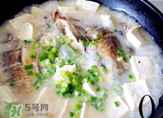 鲫鱼豆腐汤的营养价值 鲫鱼豆腐汤的功效与作用及做法