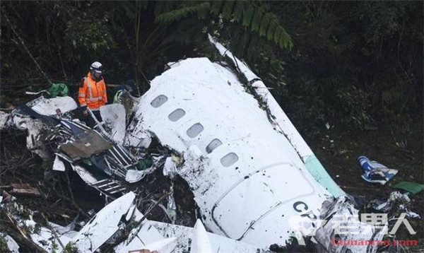 >阿根廷飞机坠毁致5人遇难 空难时该如何自救