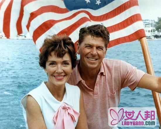 美国前第一夫人南希-里根去世 奥巴马夫妇悼念