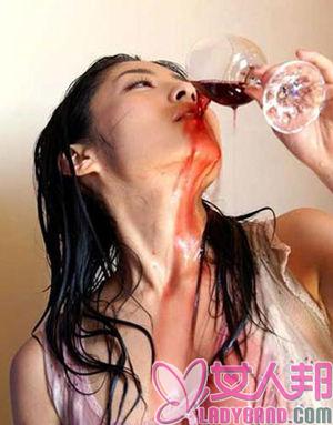 揭秘：女性经期喝酒有哪些危害