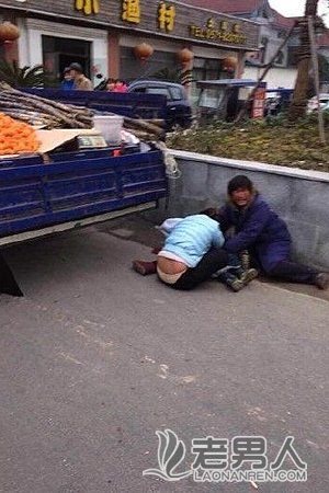 杭州城管回应小贩儿子碾压致死事件:系摊主失误