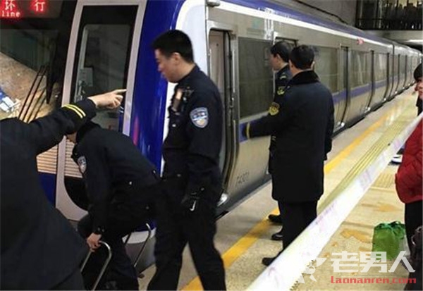 北京地铁男子跳轨 已恢复送电将正常运营