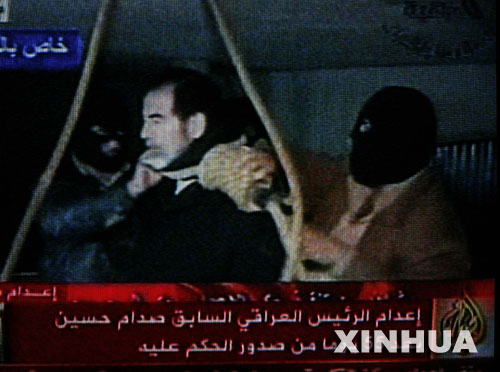 组图:阿拉伯电视台播出萨达姆受刑全过程
