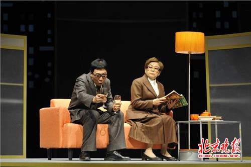 冯宪珍的丈夫 韩童生冯宪珍舞台黄金搭档 演绎经典爱情喜剧《办公室的故事》