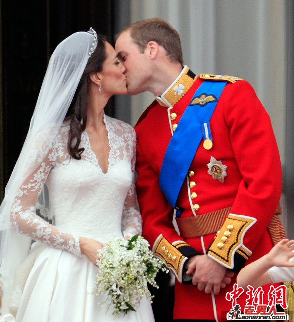 阳台之吻再现经典  威廉王子婚礼现场图片【高清图】