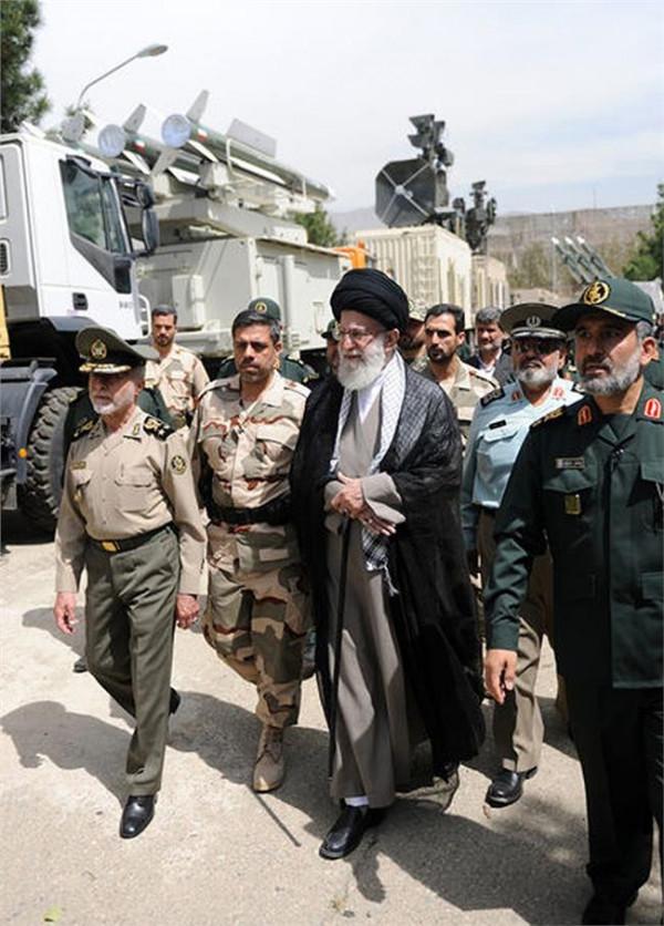 哈梅内伊内贾德 伊朗总统内贾德公开挑战最高精神领袖哈梅内伊失败