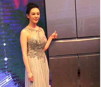 王姬27岁女儿近照曝光 网友议论:美貌不如妈妈