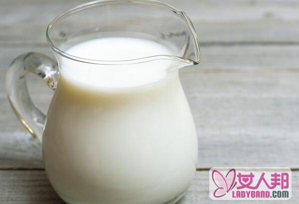 >喝牛奶的禁忌 早晚喝牛奶功效各不同