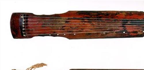 古琴九霄环佩 中国现存最有名的古琴“九霄环佩”出自唐代。