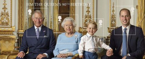英女王庆祝生辰 四世同堂照片乔治小王子踩泡沫板乖巧(图)