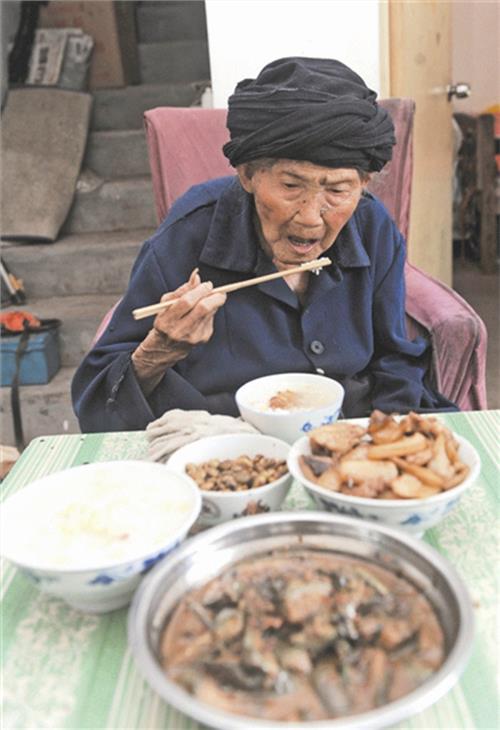 付素清的后代 国际最长命女人119岁付素清昨天谢世