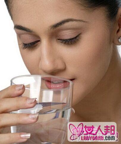 >喝开水会促进睡眠吗 正确喝水可以治好11种病