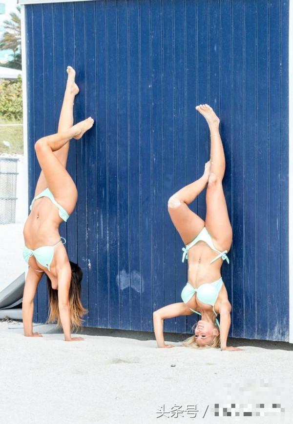 女星克劳迪娅-罗马尼与好友现身迈阿密 沙滩上大秀绝活真的很赞