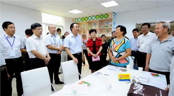>王培安家人 国家卫生计生委副主任王培安到海安调研人口工作