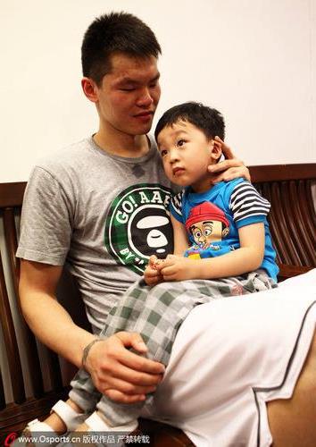 >朱芳雨纹身的儿子是谁 他见过姚明、姚明的妻子和女儿了吗
