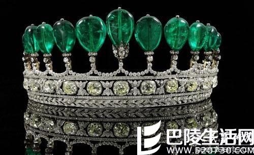 全球最贵的祖母绿——价值788万英镑的皇室祖母绿王冠图片