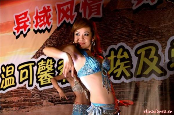 >温可馨纤腰舞 中国舞蹈演员温可馨获得世界肚皮舞赛第一名
