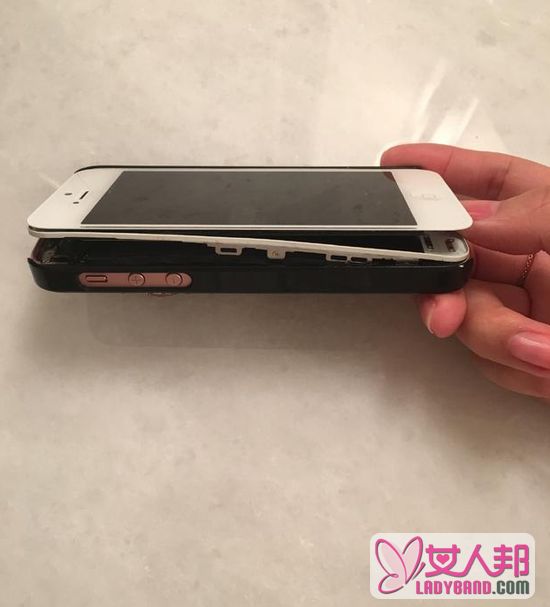 >章子怡手机成爆款 手机破裂多层 网友:iPhone 7已发布 难道是为了换新?