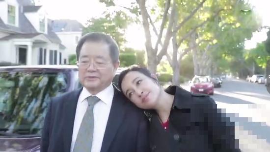 62岁刘晓庆与75岁老公秀恩爱 相识30多年简直甜到齁