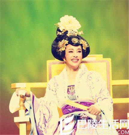 刘晓庆演武则天全球首映 霸气演绎"女皇归来"