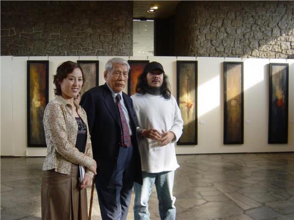 朱德群水墨画 华裔画家朱德群在比举办画展 章启月亲往祝贺(图)