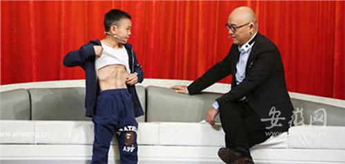 陈一冰综艺节目 亳州11岁少年何翔登综艺节目臂力过人惊呆昆凌