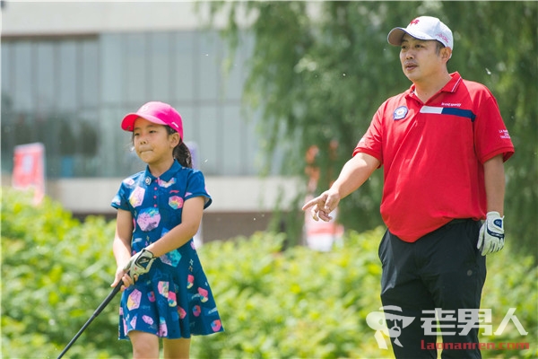 刘国梁携爱女出战高尔夫赛 刘宇婕曾获得3个冠军3个亚军
