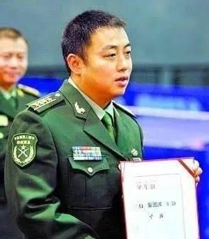刘国梁军衔 2011年刘国梁被授予大校军衔 这军衔的历史太丰富了