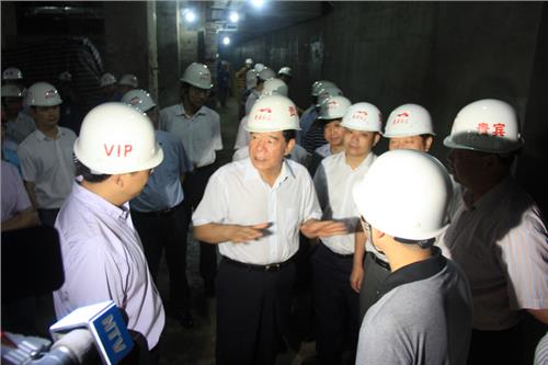 江西常务副省长莫建成视察南昌地铁一号线机电安装工程