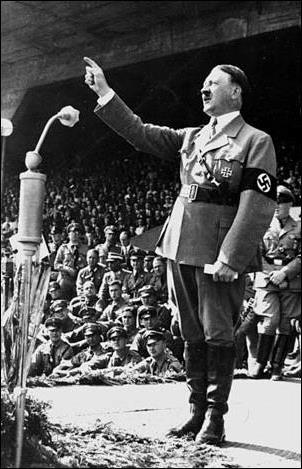 >希特勒的演讲在技巧上有什么突出特点?