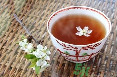 春天喝红茶好不好？春天喝红茶还是喝绿茶好呢？