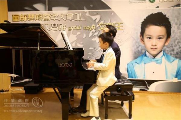>王帅文的钢琴 王帅文: 为琴而生的华裔少年钢琴家