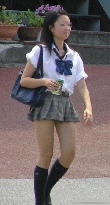 >日本女学生穿超短裙之谜 日本女生校服图片(4)