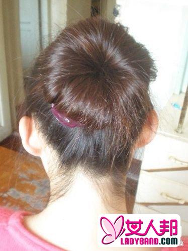 蓬松韩式花苞头发型 夏季节必备发型
