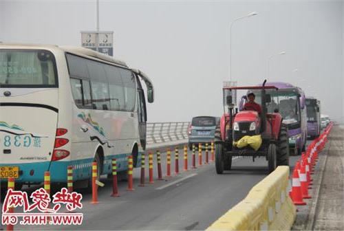 >郑州刘江黄河大桥 郑州黄河公路大桥西半辐施工货车禁行 10月底完成