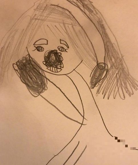 蔡少芬晒出女儿为自己画的画作：一头乱发和黑鼻子灵魂画手