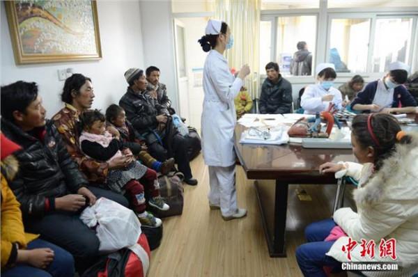 成都军区总医院王庆松 13名先心病患儿在成都军区总医院接受免费手术