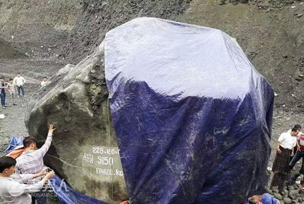 >缅甸发现重达174.6吨2间房大的玉原石已上报