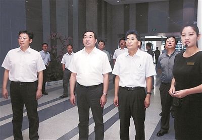 徐州市长周铁根 市长周铁根等陪同商丘市党政代表团在徐州市参观考察