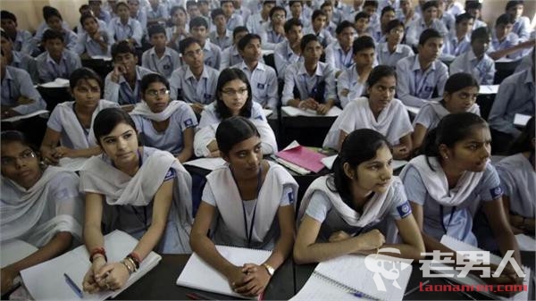 >印度百万学生重考 只因考试存在作弊行为