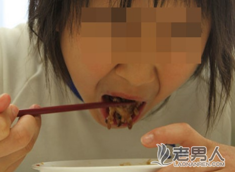 太残忍！日本小学教育学生亲手养大小猪然后吃掉它（图）