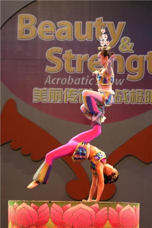 >中国杂技团挑战3米33 单论高度超跳高冠军(图)