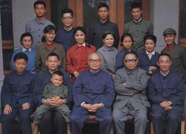 【广东红色家族】红色贵族: 旧中国有四大家族 新中国有八大(图)