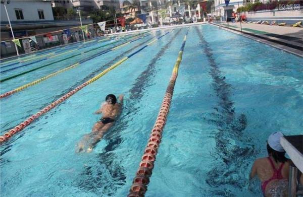 >姜英的身高 身高超1 5米的成年女子 在0 8米深的儿童泳池溺亡