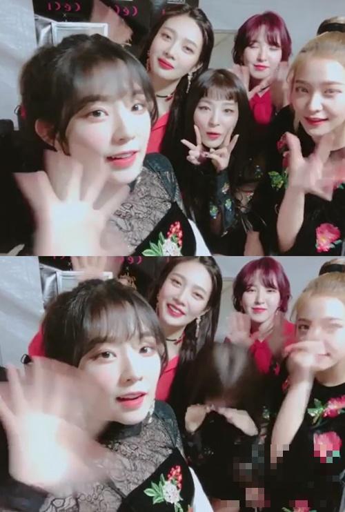 >Red Velvet公开新年问候影像 涩琪用双手做着行大礼的姿势