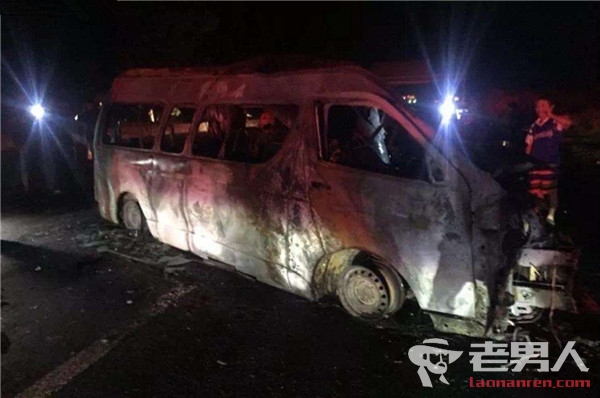 >泰国卡车撞面包车 事故致4名中国游客受伤